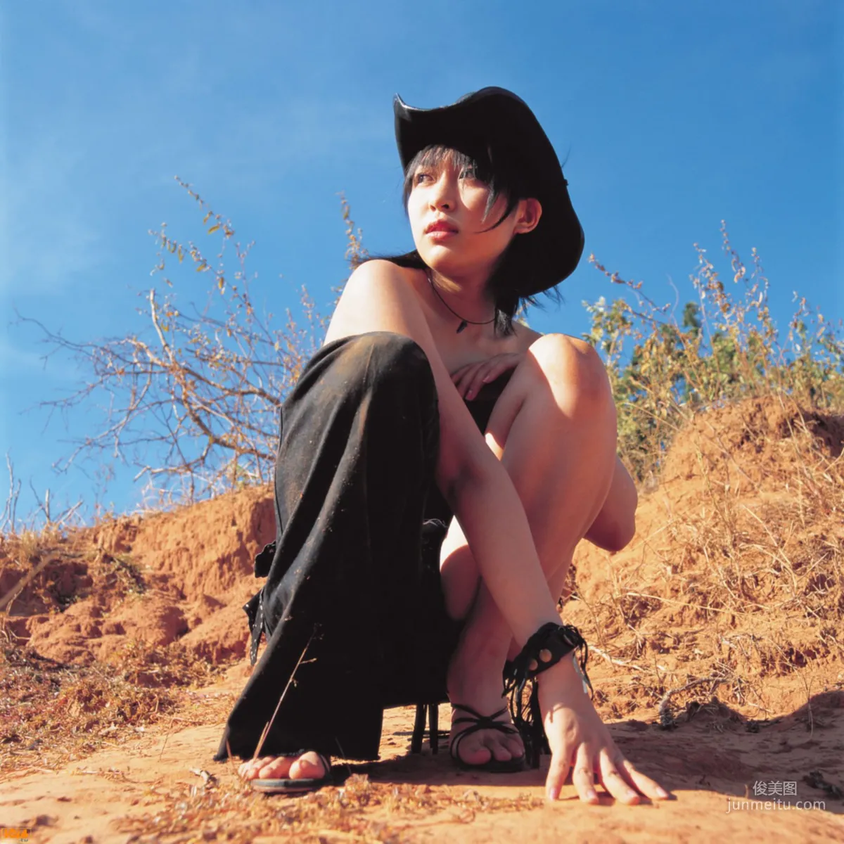 黒川芽以《Nina – Special Wallpaper》 写真集 [Bomb.TV] 2004年12月刊 15