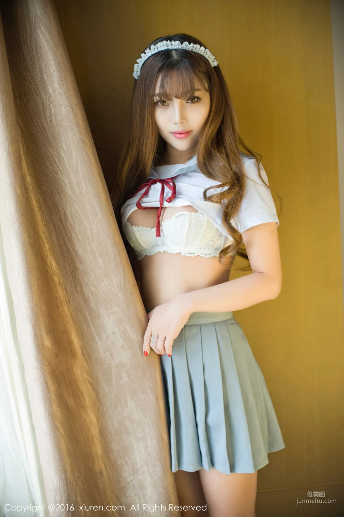 周予然《高中校服户外爆乳，经典日系校服》 [秀人网XiuRen] No.651 写真集26