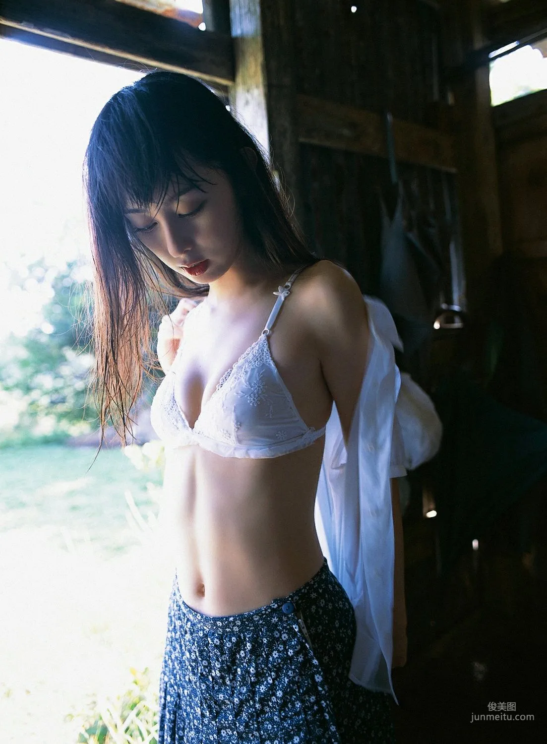 秋山莉奈《莉奈のもうひと雫》写真集 [YS Web] Vol.23454