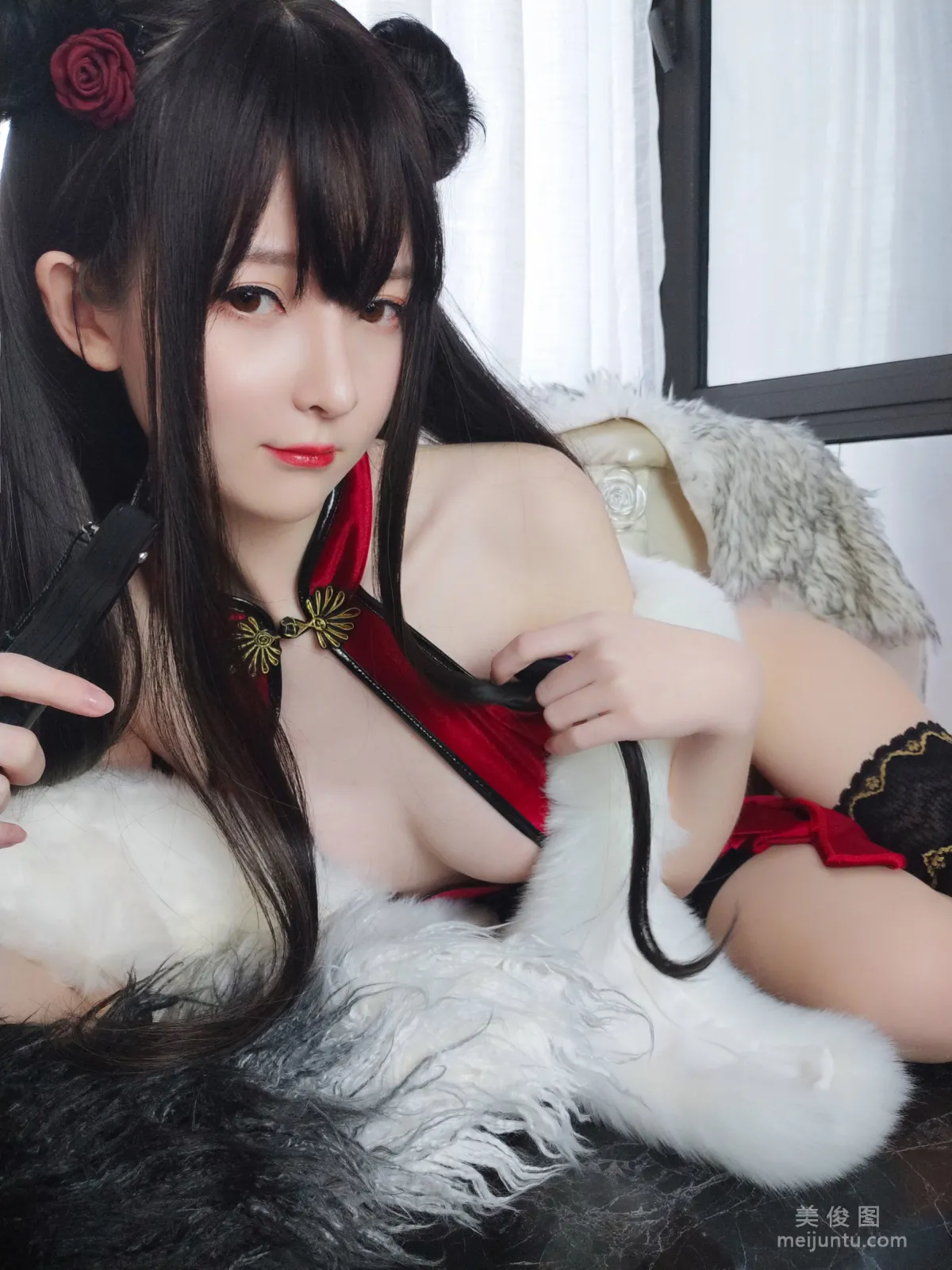 [网红Coser] 一小央泽 《新月红玫》 写真集52