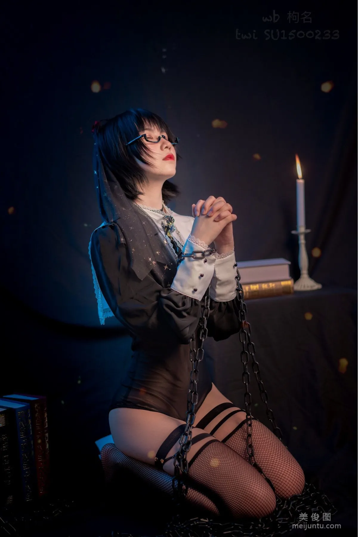 [网红Coser] 逐月su 《修女》 写真集56