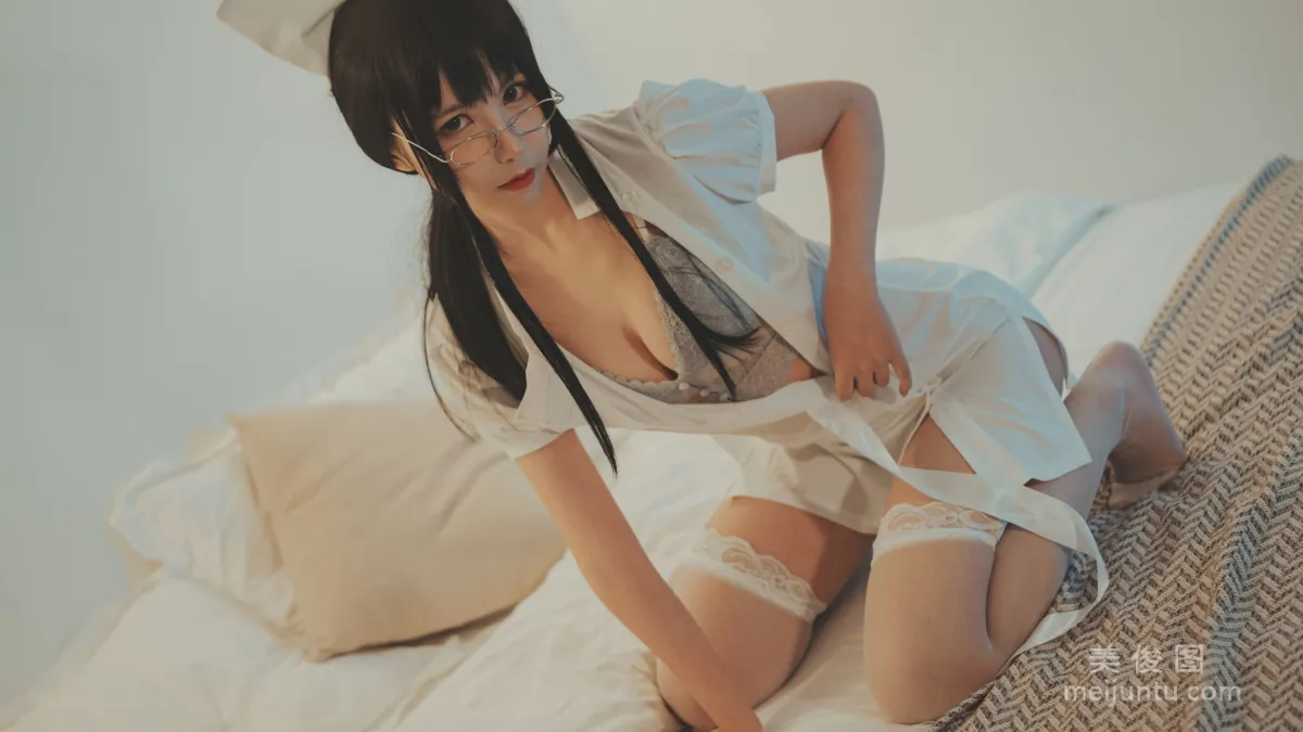 COSER美女逐月su 《小护士》 写真集23