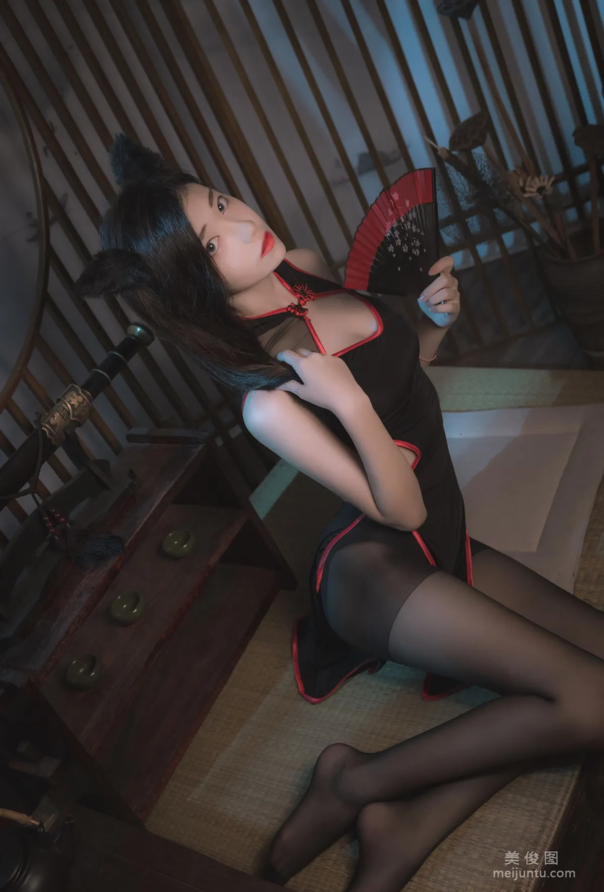 [网红Coser] 南桃Momoko 《黑旗袍》 写真集11