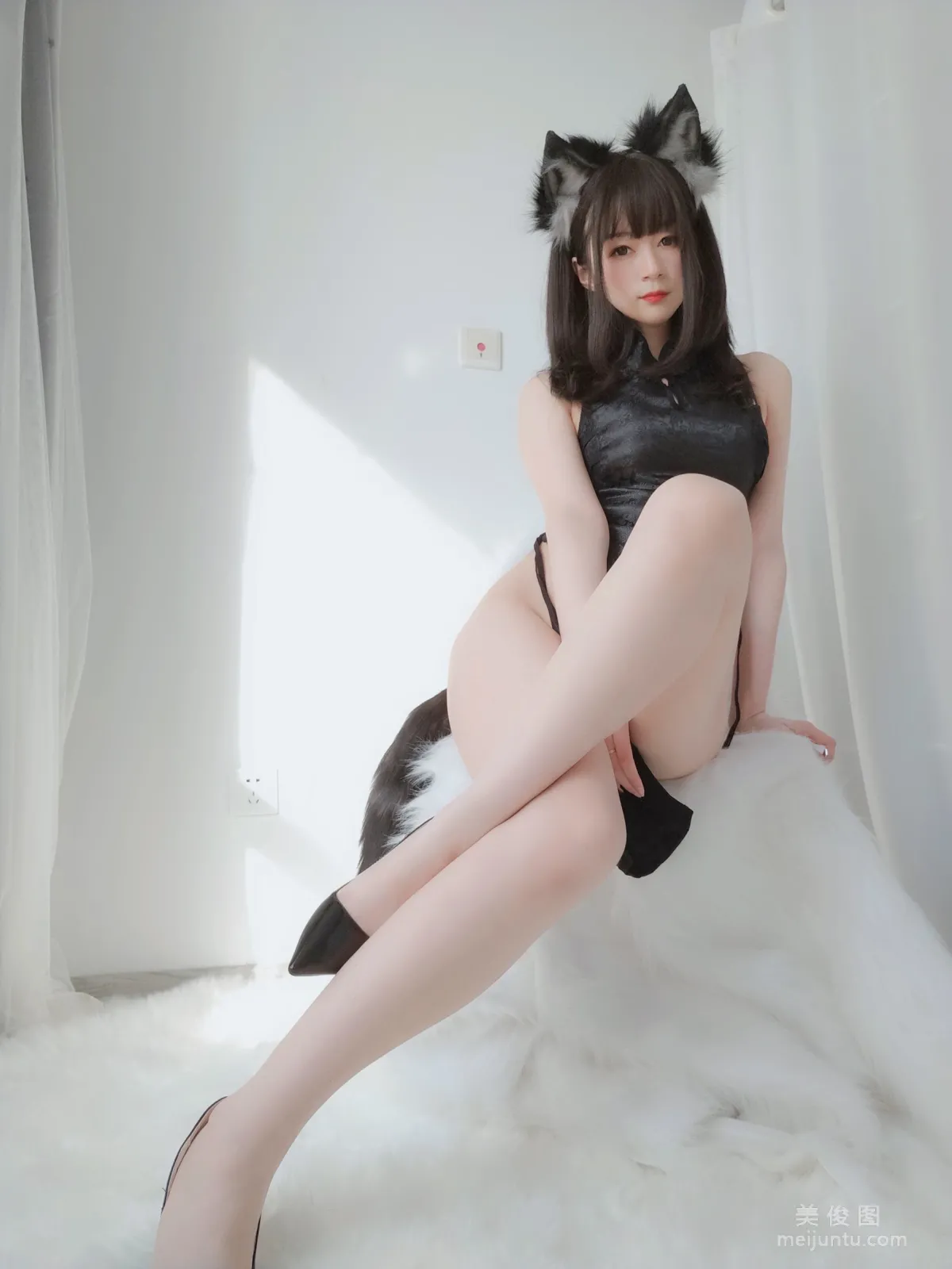 Coser模特白银81 《小黑狼》 写真集23