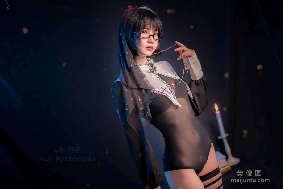 [网红Coser] 逐月su 《修女》 写真集30