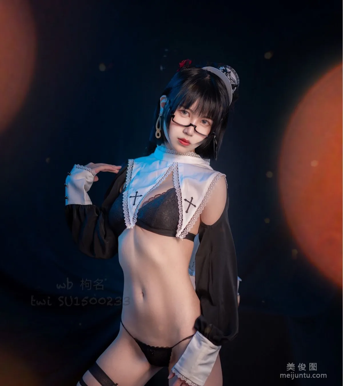 [网红Coser] 逐月su 《修女》 写真集12