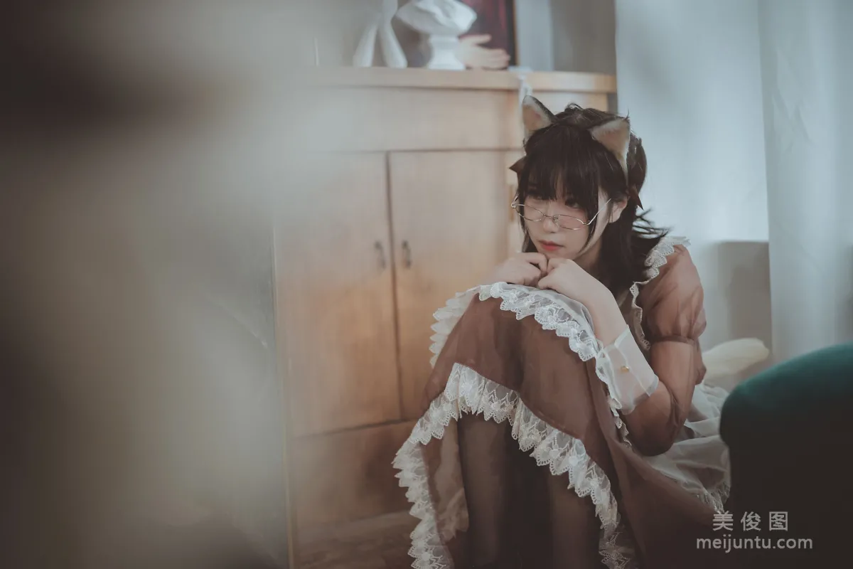 [网红Coser] 逐月su 《透明女仆》 写真集25