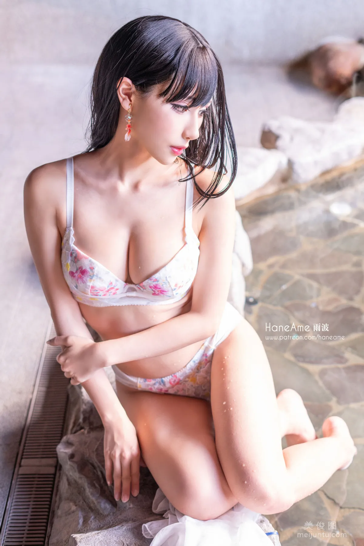 [网红Coser美女] 雨波HaneAme 《溫泉》 写真集67