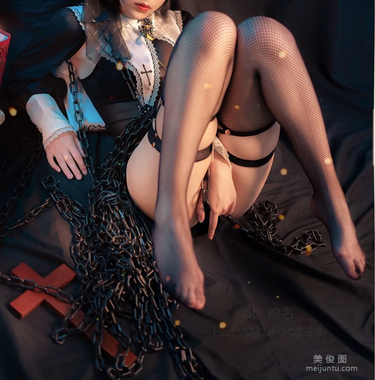 [网红Coser] 逐月su 《修女》 写真集20