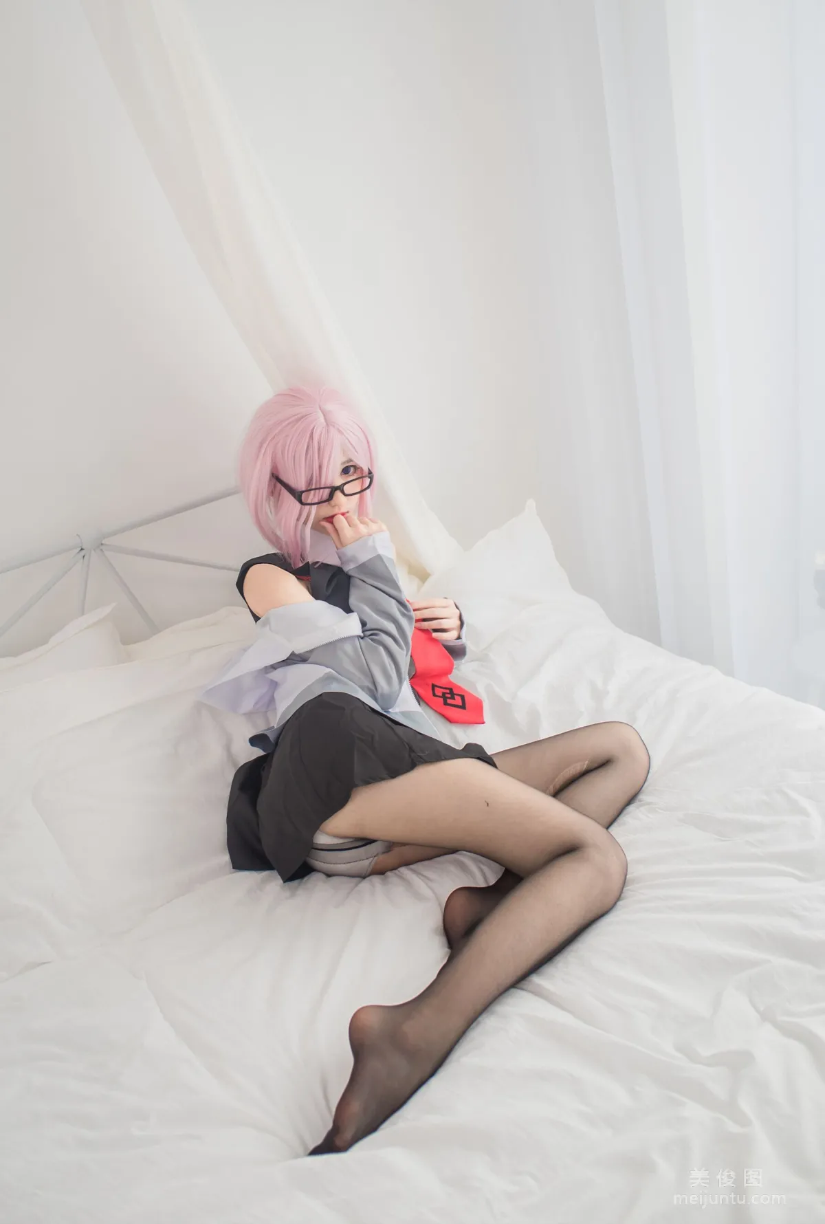 [网红Coser] 南桃Momoko 《玛修制服》 写真集13