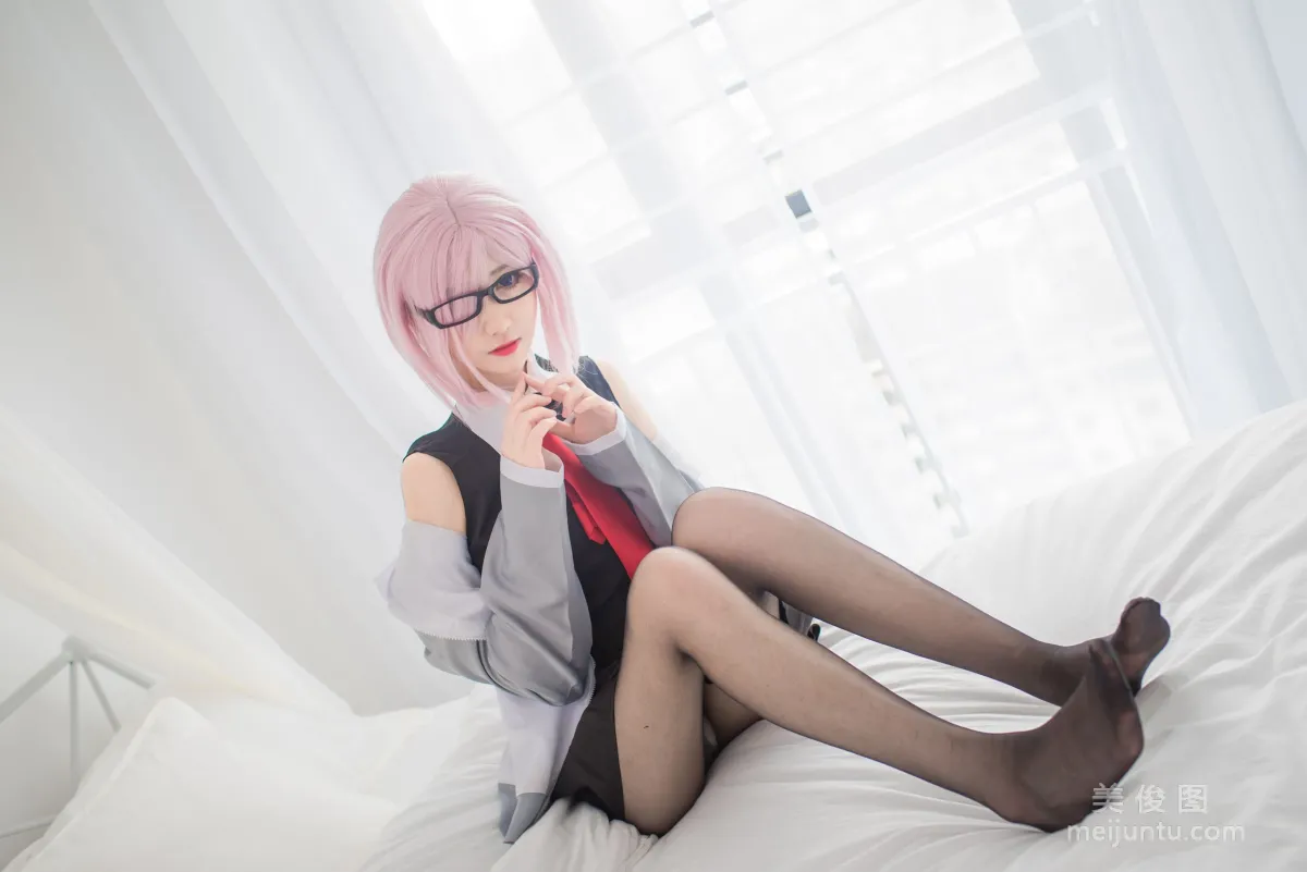 [网红Coser] 南桃Momoko 《玛修制服》 写真集18