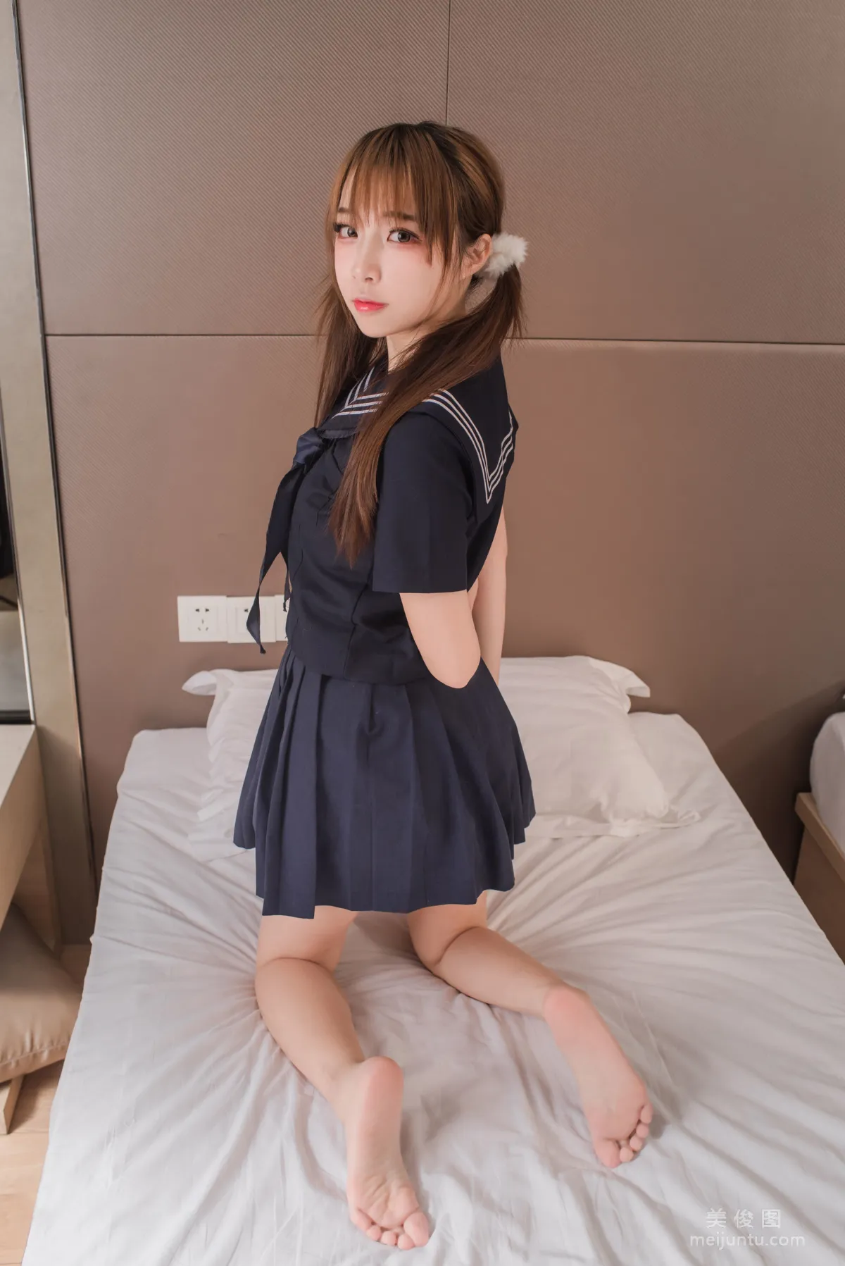 二佐Nisa 《制服黑三本》 写真集32