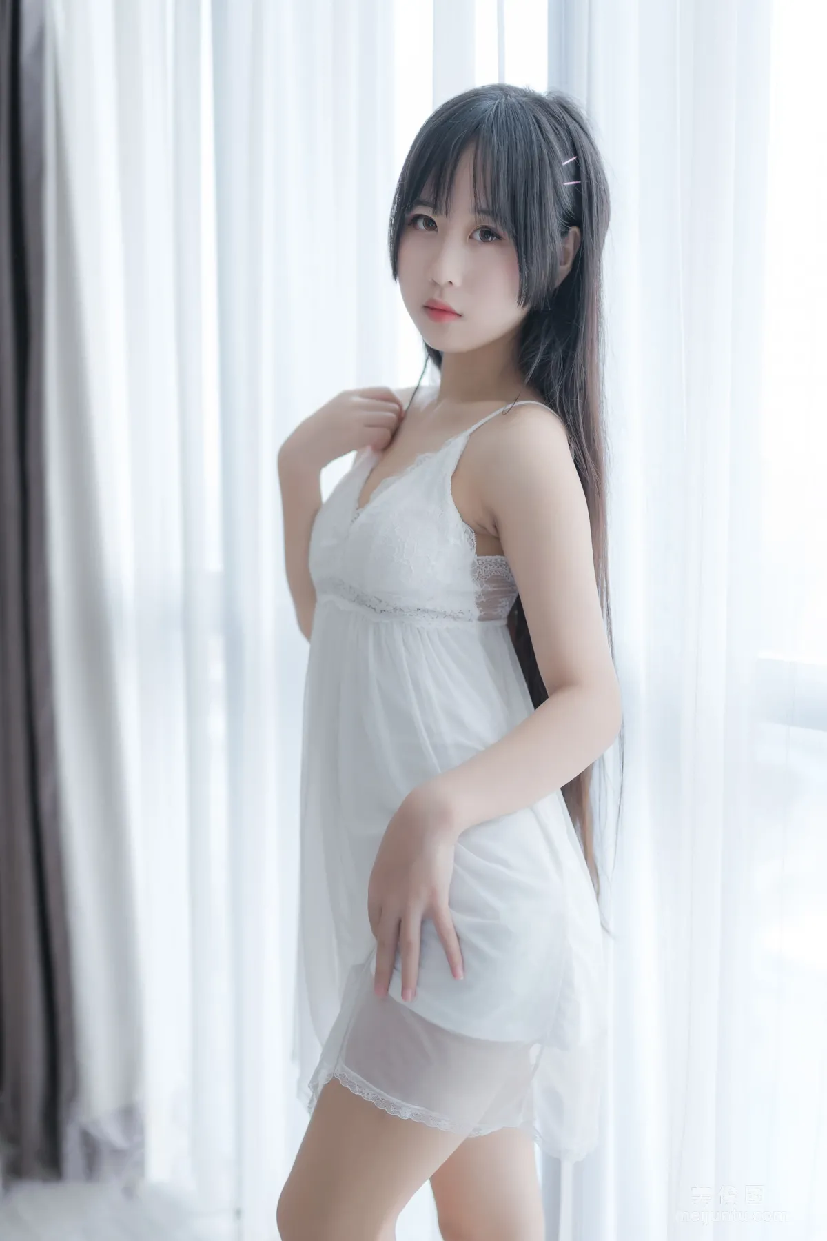 [美女Coser] 萌芽儿o0 《白色私房》 写真集25