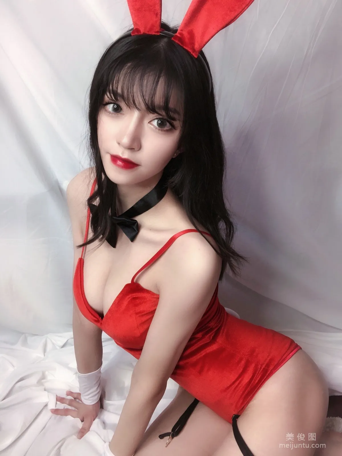 銘銘Kizami 《红丝绒兔女郎》 写真集63