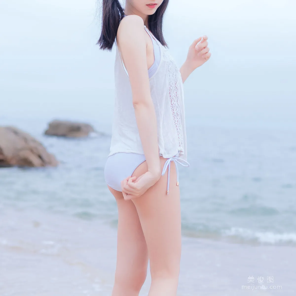 [美女Coser] 木绵绵OwO 《海边白色比基尼》 写真集29