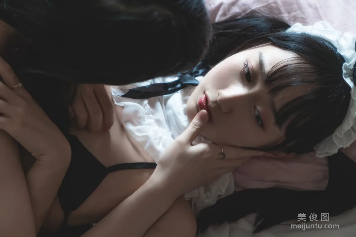 [美女Coser] 木绵绵OwO&桜桃喵 《暮(黑裙×妹抖)》 写真集26