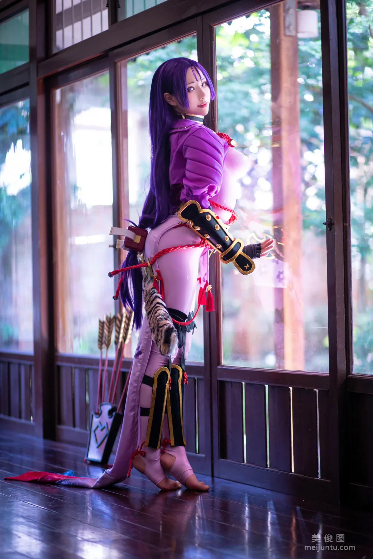 [网红Coser] 雨波_HaneAme 《源赖光》 写真集15