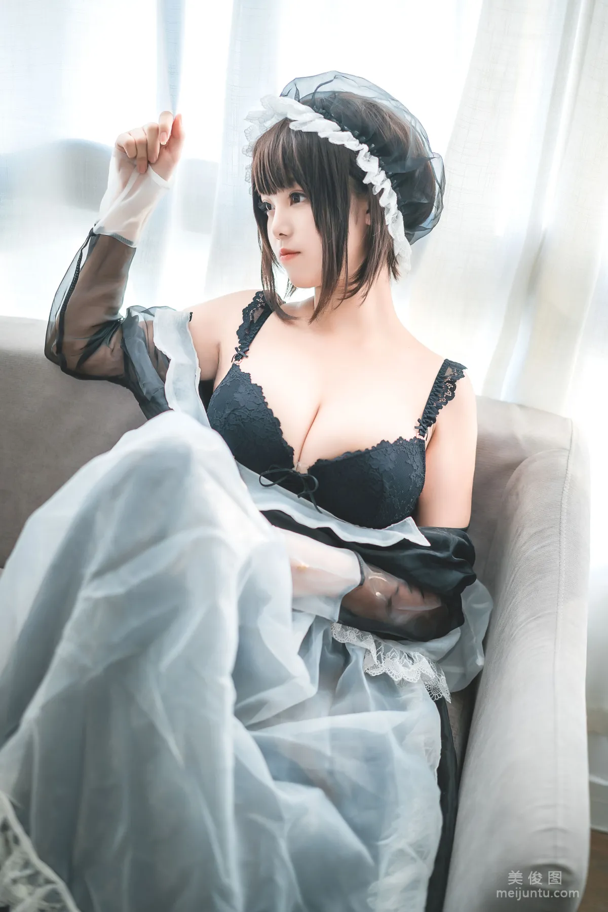 [美女Coser] 蜜汁猫裘 《透明女仆》 写真集25