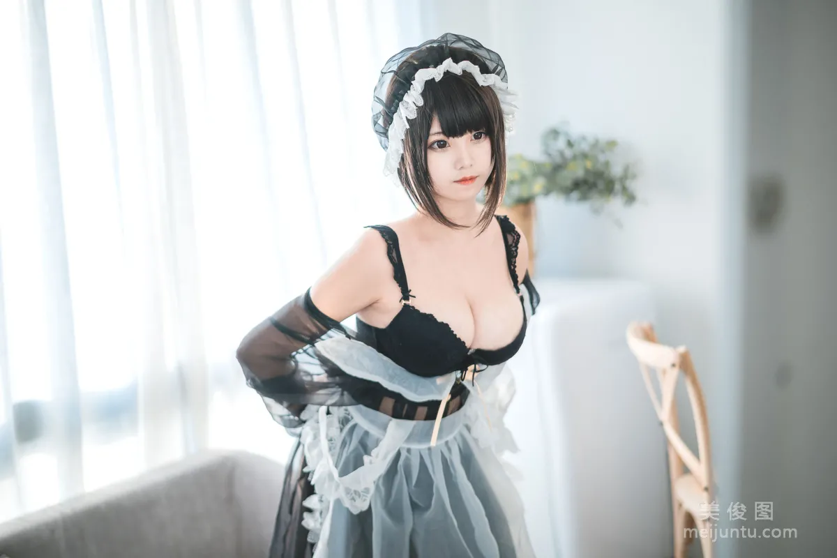 [美女Coser] 蜜汁猫裘 《透明女仆》 写真集21