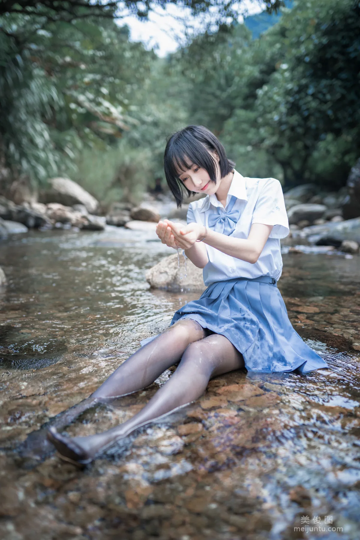 木绵绵OwO 《水色溪边制服》 写真集17