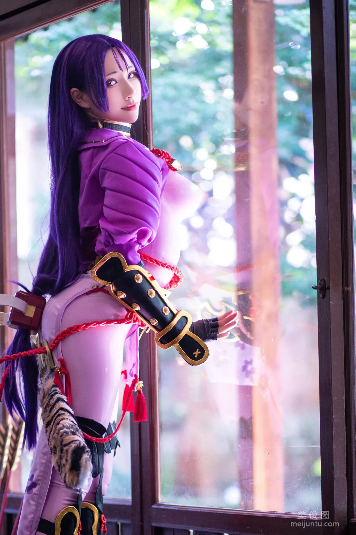 [网红Coser] 雨波_HaneAme 《源赖光》 写真集17