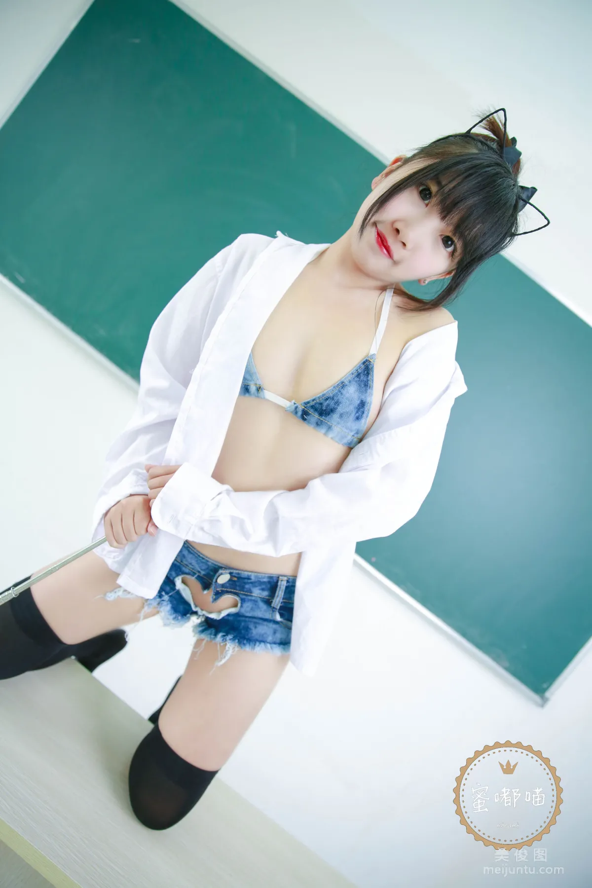 [美女Coser] 蜜嘟喵 《教室系列》 写真集34