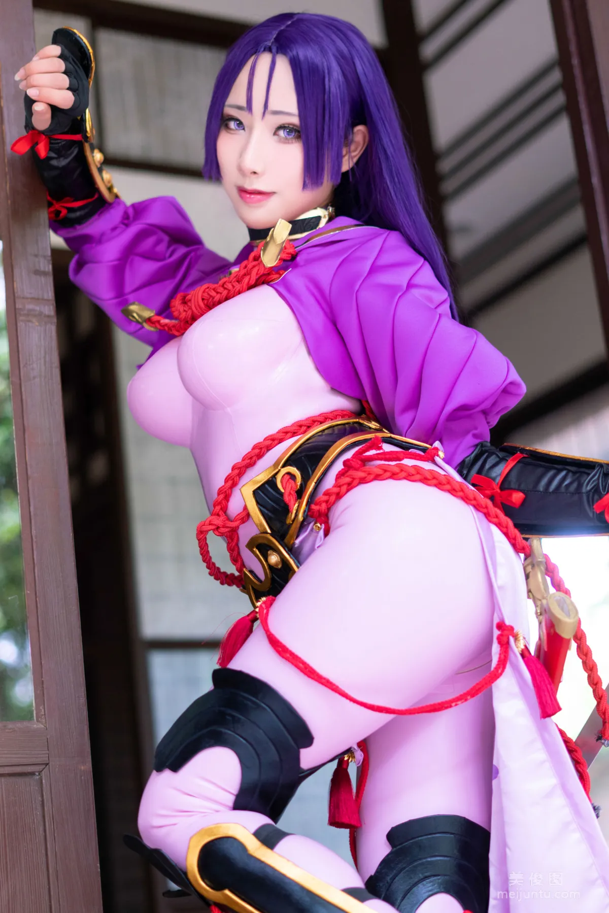 [网红Coser] 雨波_HaneAme 《源赖光》 写真集24