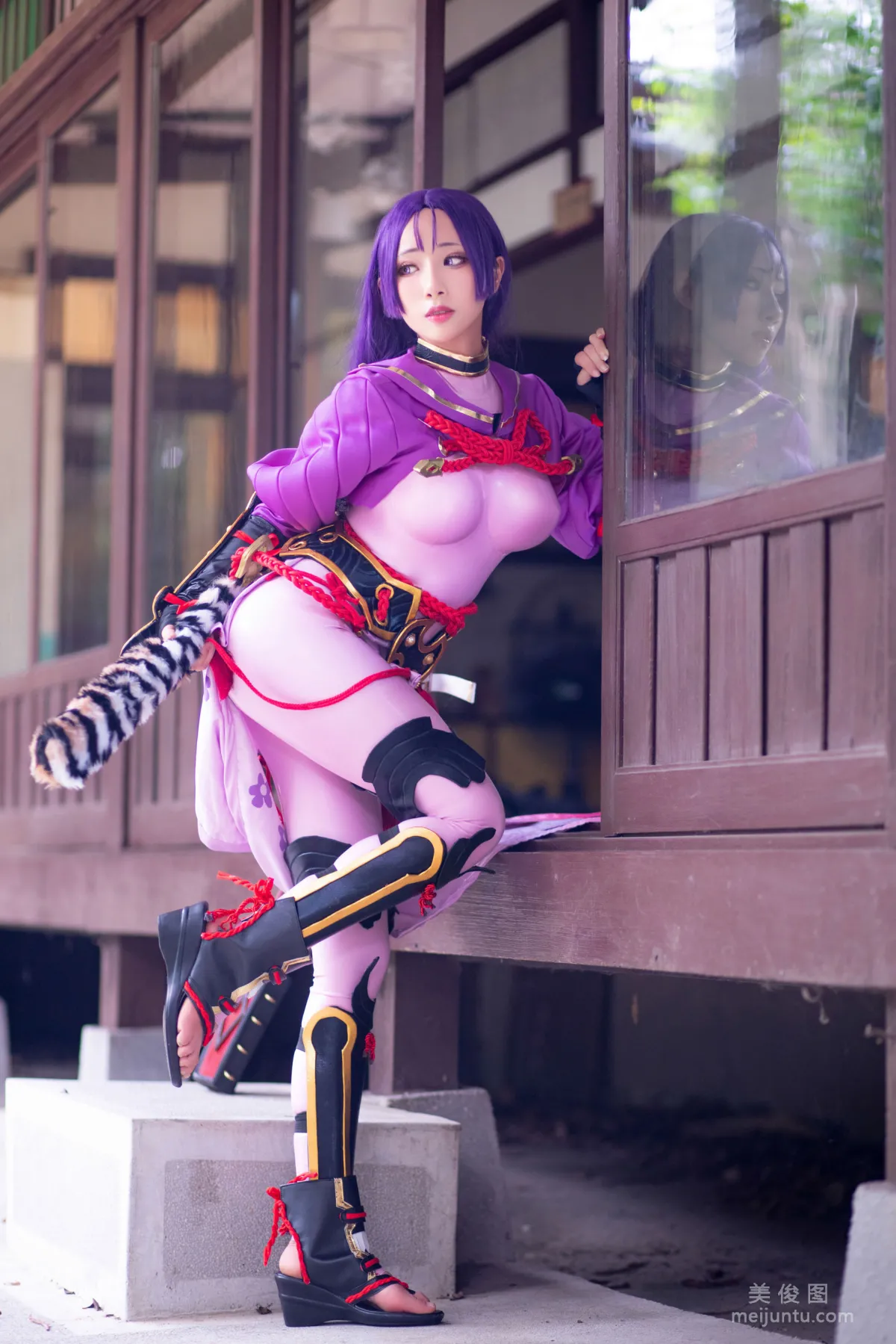 [网红Coser] 雨波_HaneAme 《源赖光》 写真集27