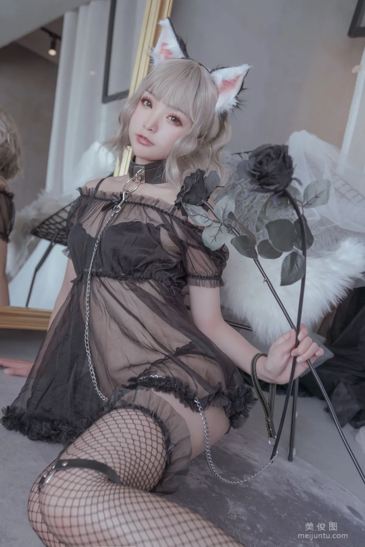 Cosplayer日奈娇 《猫与兔》 写真集25