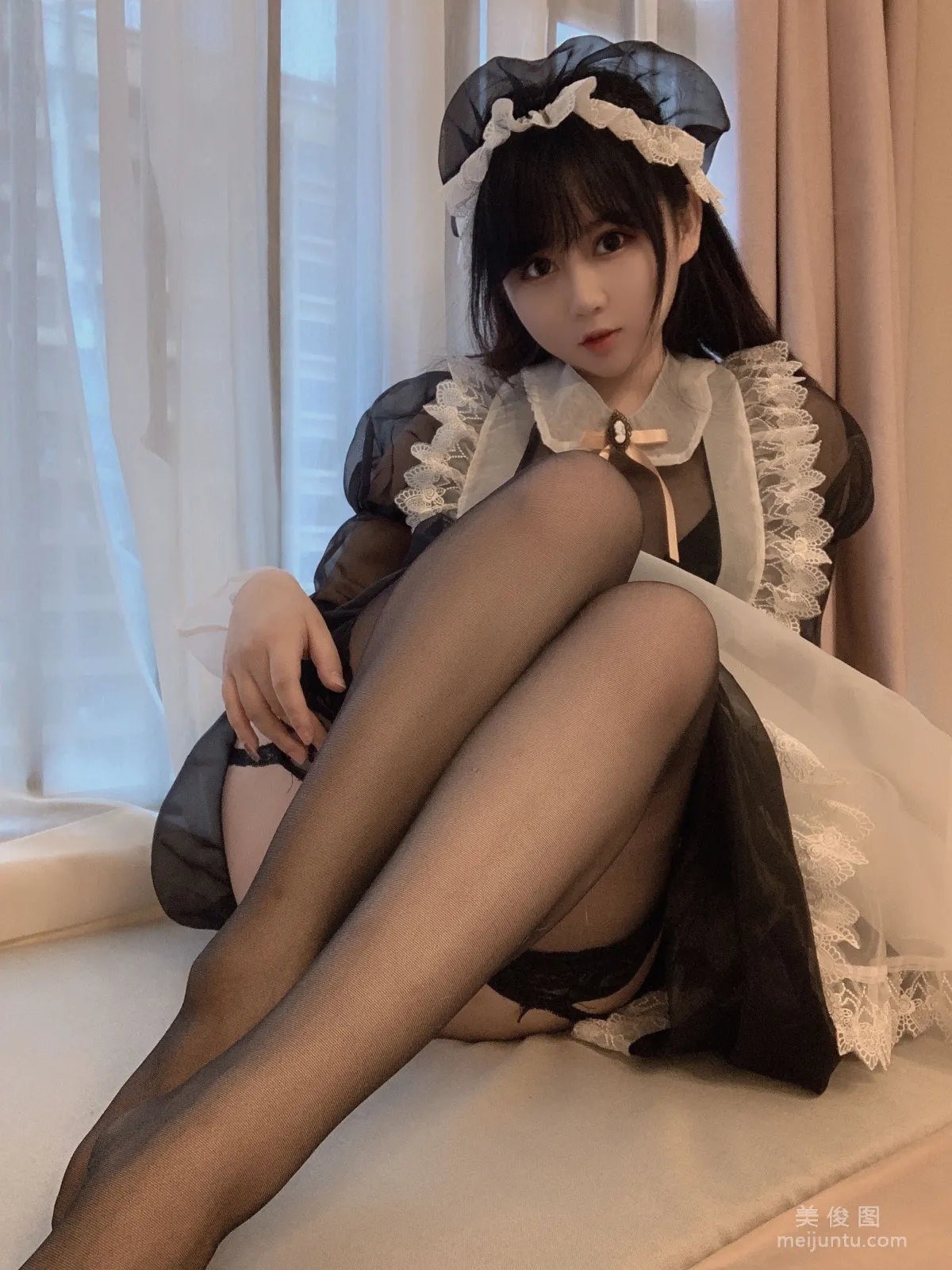 [美女Coser] 是依酱呀 《黑丝女仆》 写真集10