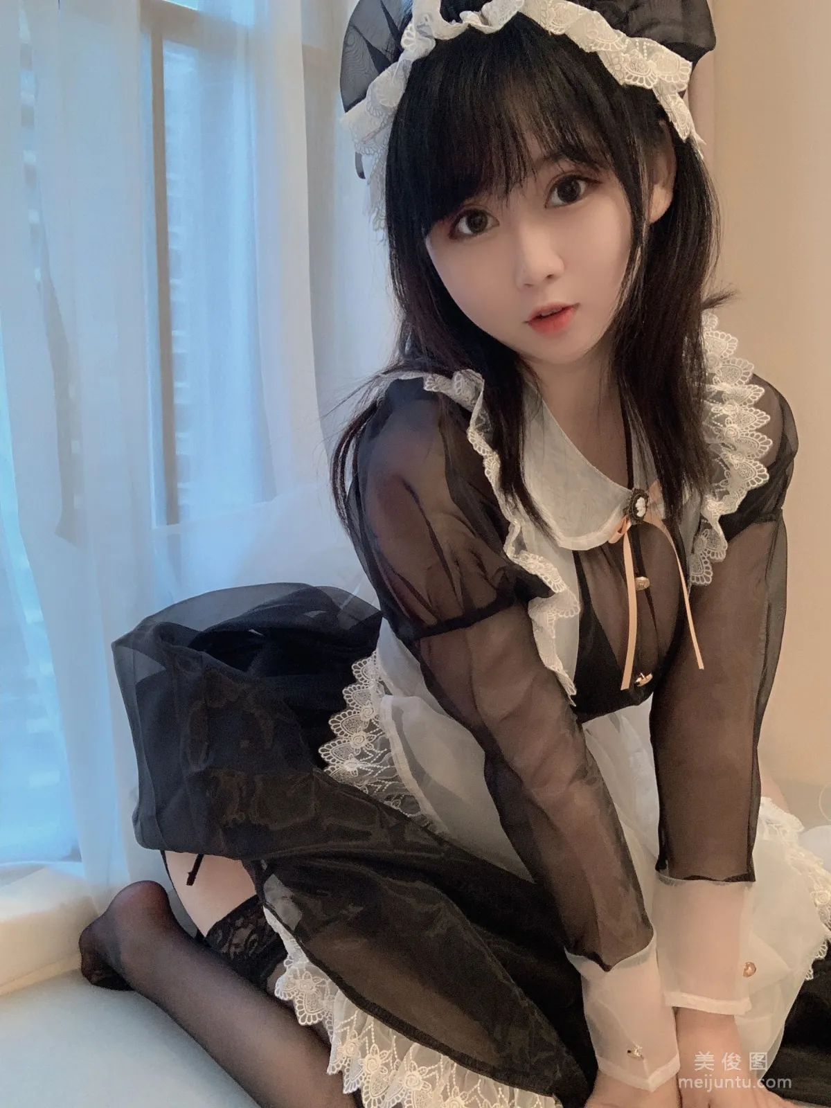 [美女Coser] 是依酱呀 《黑丝女仆》 写真集9