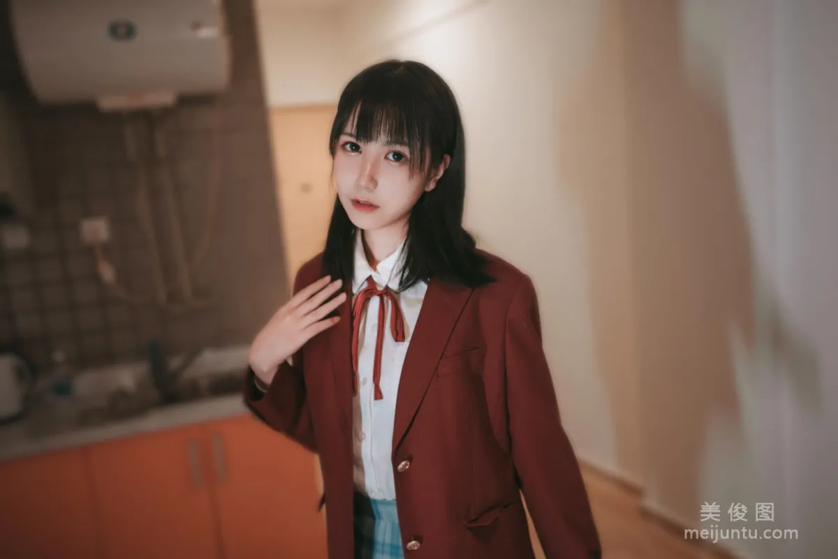 [网红Coser] 逐月su 《女儿的朋友》 写真集4