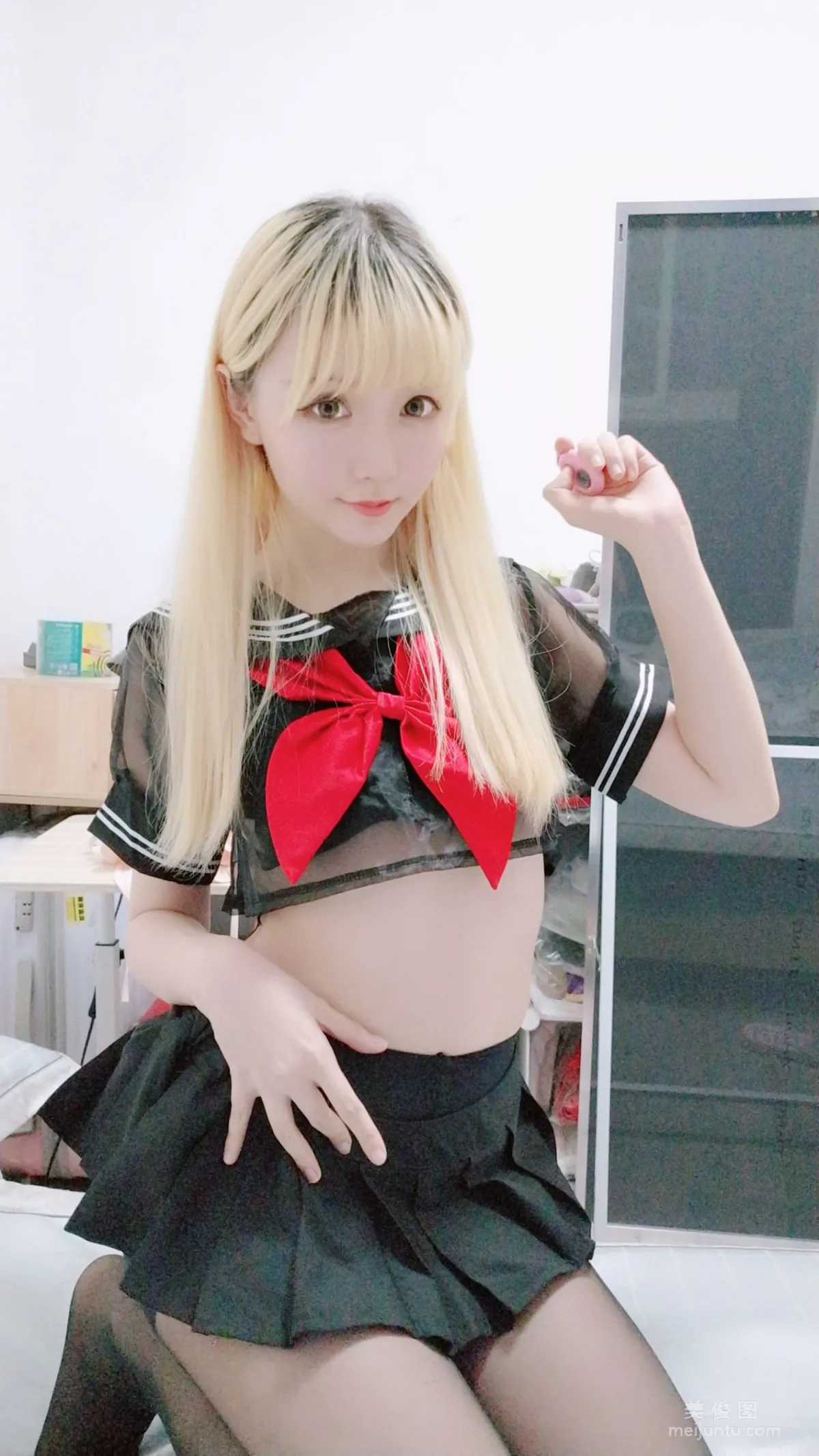 Coser小姐姐星之迟迟 《黑制服》 写真集15