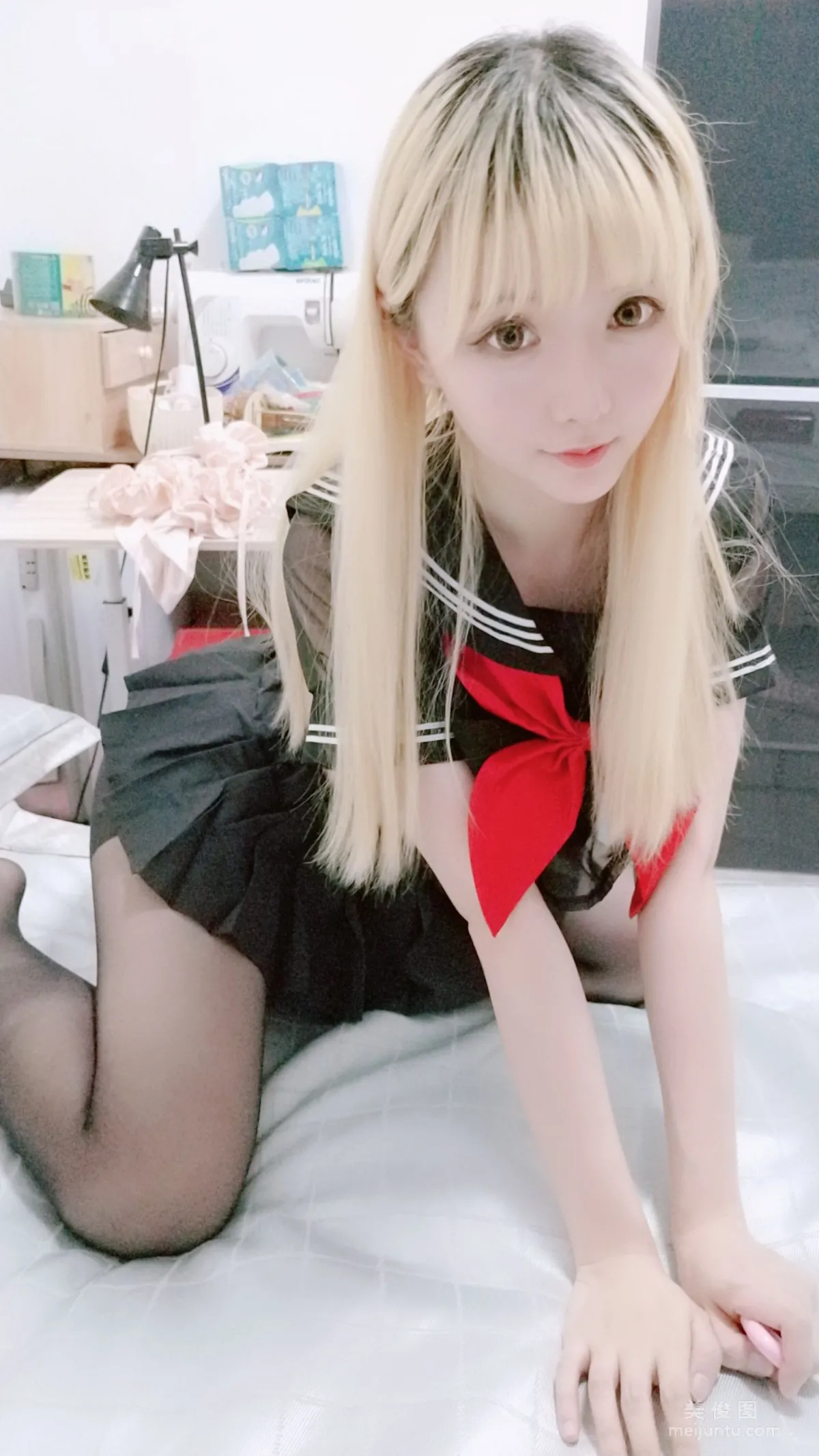 Coser小姐姐星之迟迟 《黑制服》 写真集58