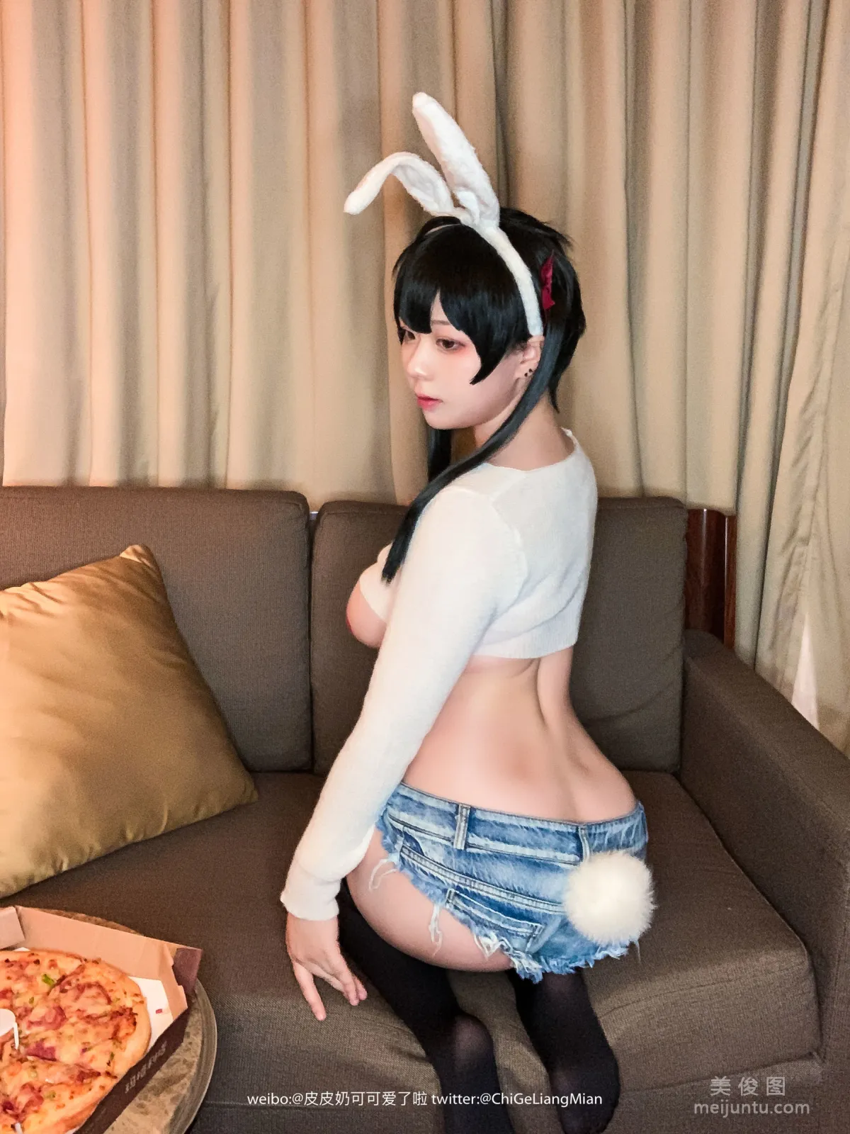 [美女Coser] 皮皮奶可可爱了啦 《披萨白兔》 写真集36