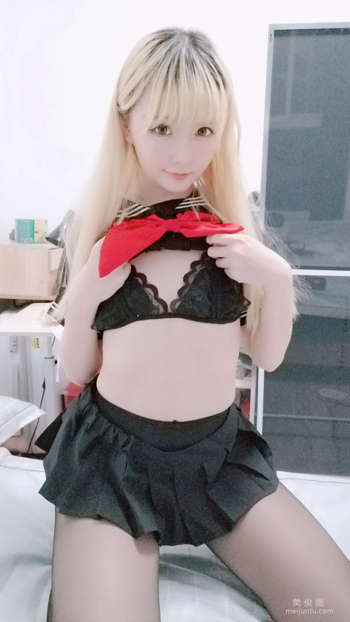 Coser小姐姐星之迟迟 《黑制服》 写真集25