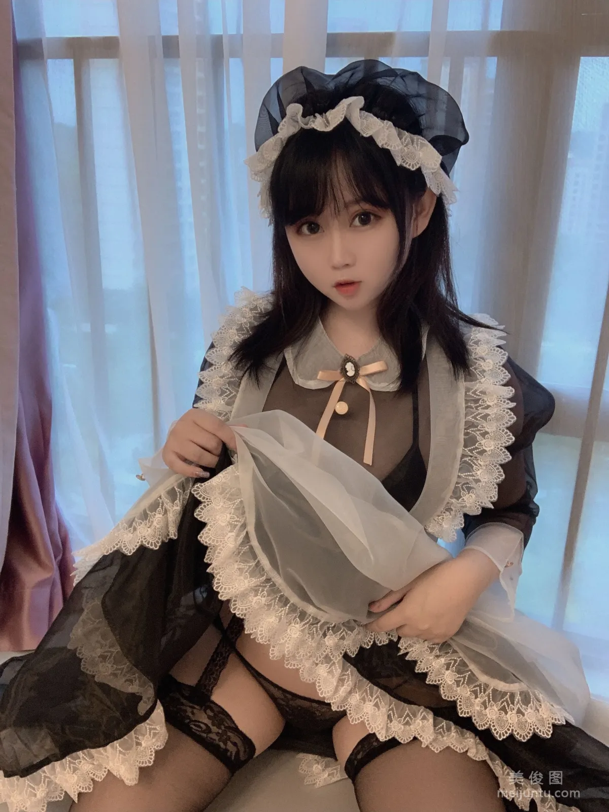 [美女Coser] 是依酱呀 《黑丝女仆》 写真集3