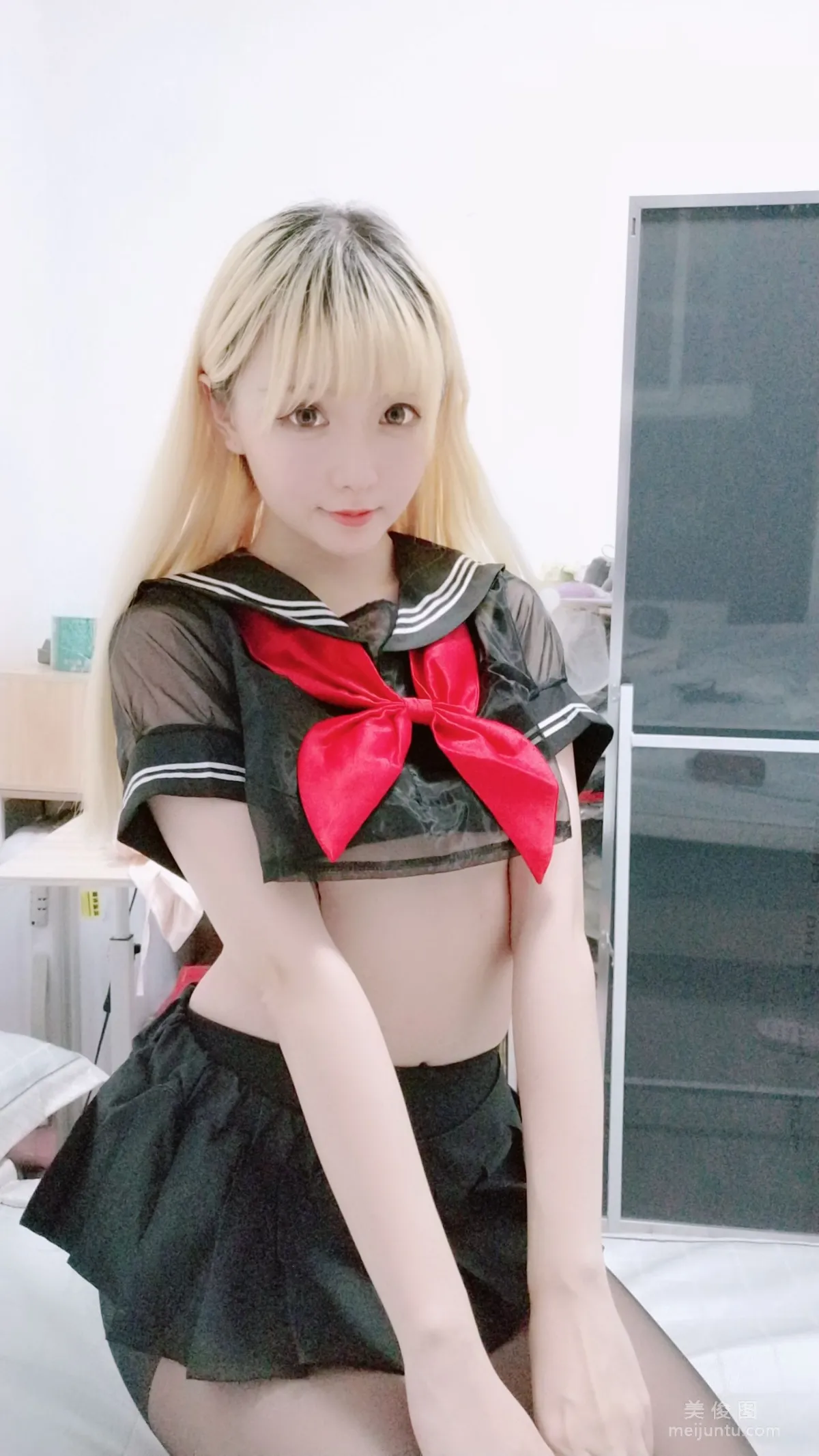 Coser小姐姐星之迟迟 《黑制服》 写真集35