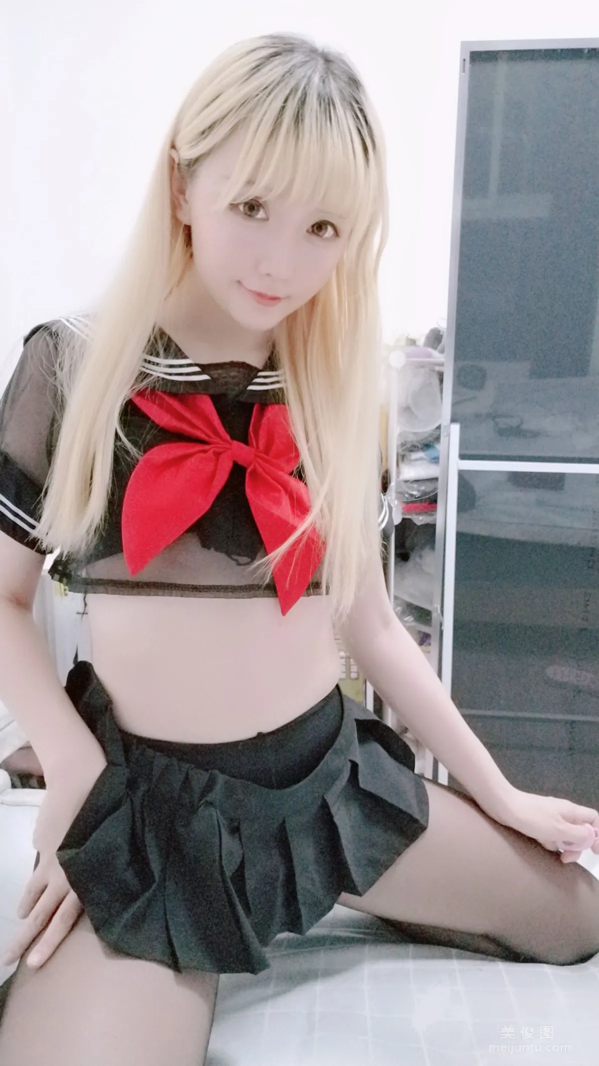 Coser小姐姐星之迟迟 《黑制服》 写真集24