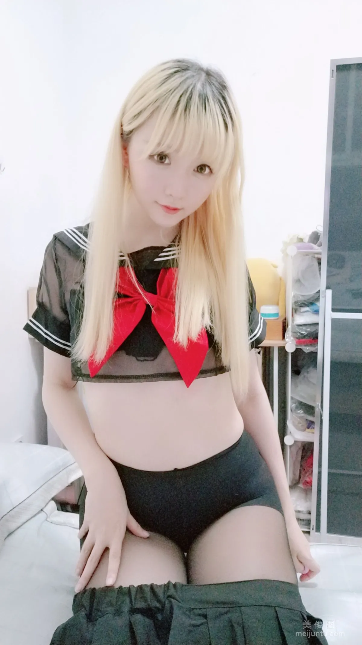 Coser小姐姐星之迟迟 《黑制服》 写真集60