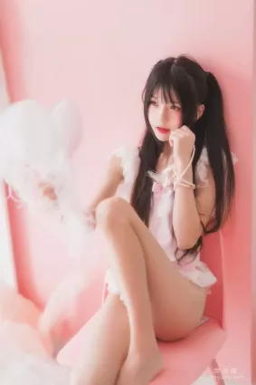 桜桃喵 冬眠系列 《粉色浴缸》 写真集