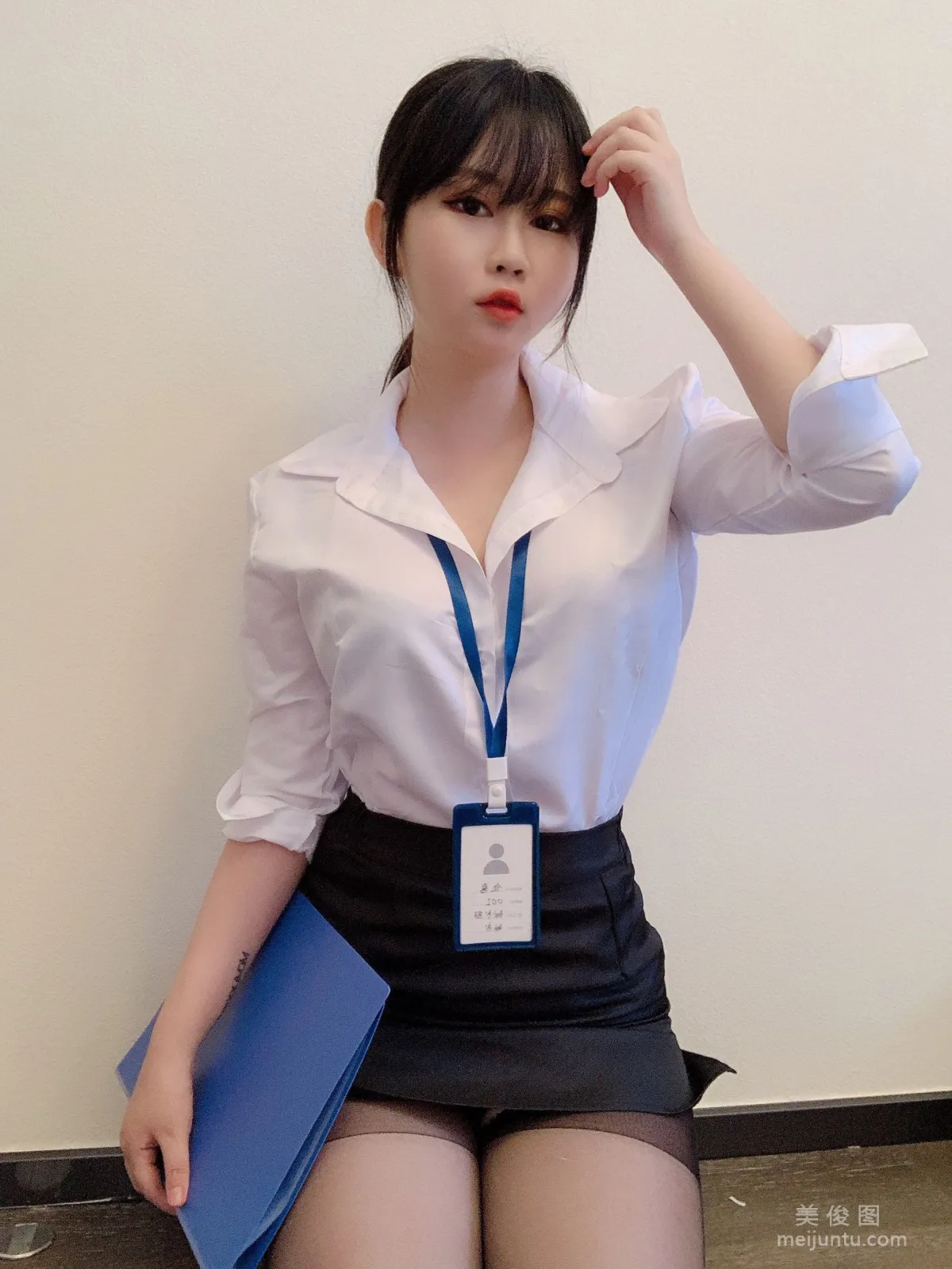 蜜桃少女是依酱呀 《黑丝制服》 写真集22