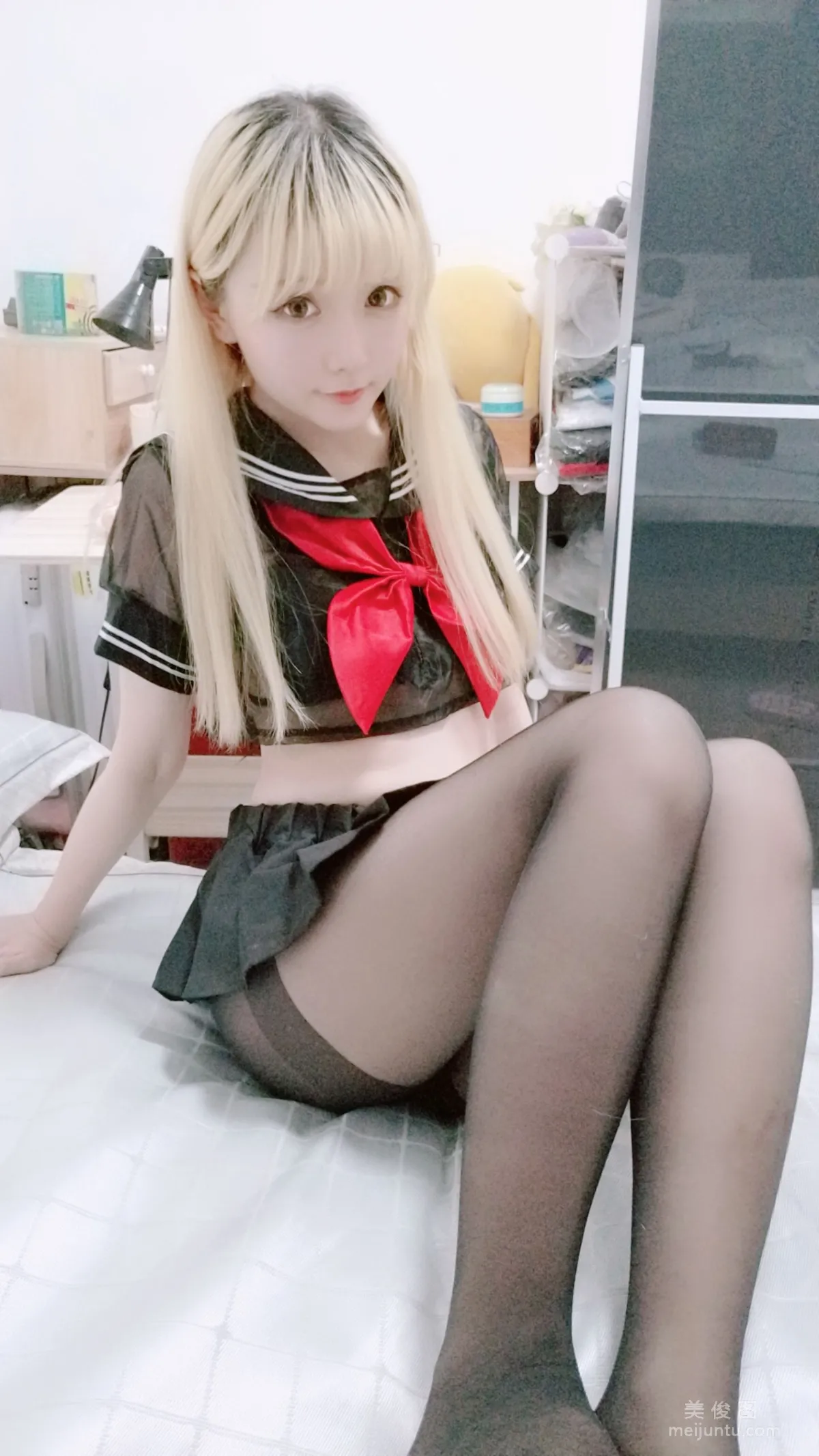 Coser小姐姐星之迟迟 《黑制服》 写真集49