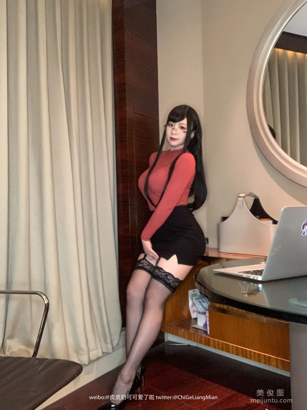 Coser皮皮奶可可爱了啦 《红色OL》 写真集25