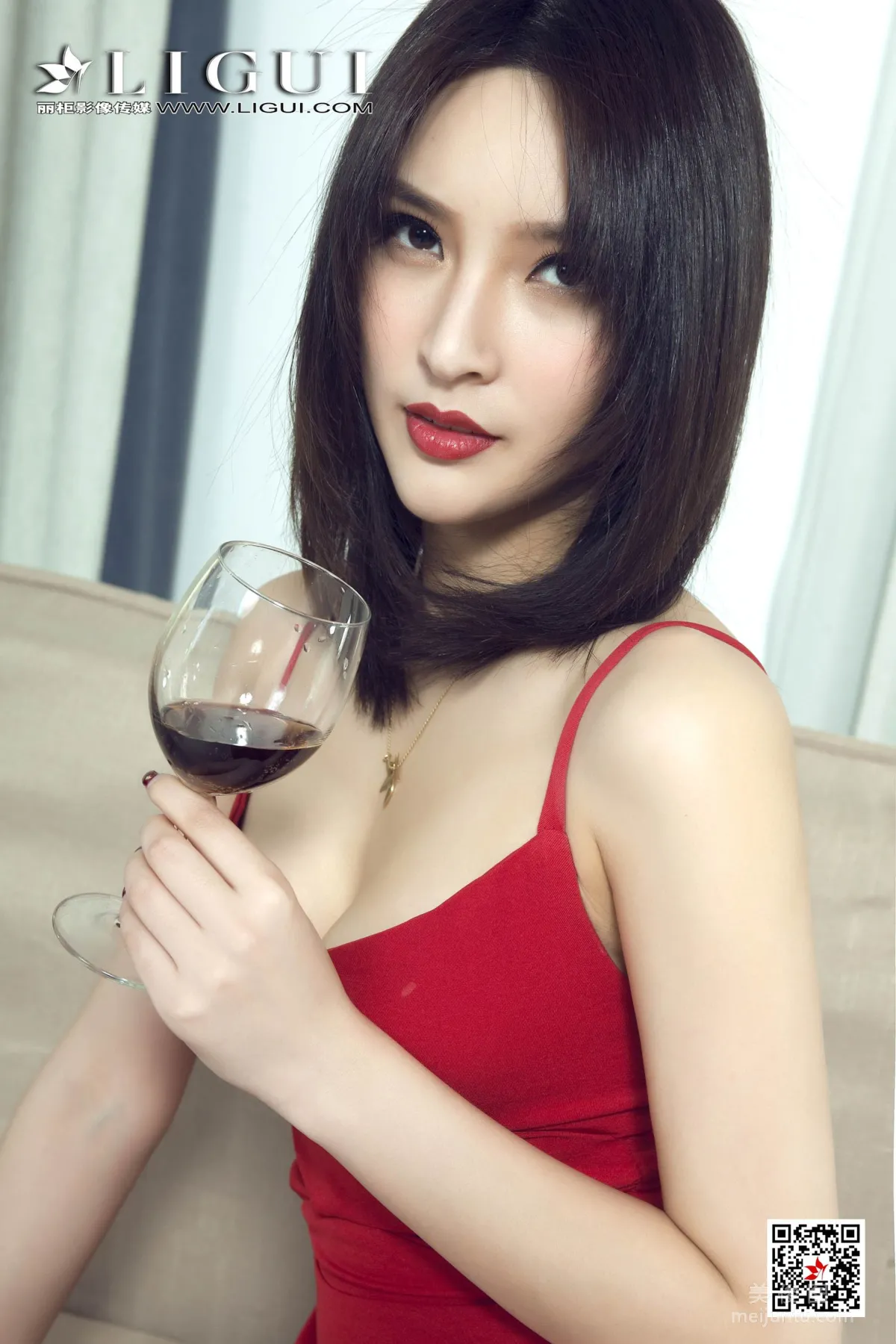 [丽柜Ligui] Model 雪糕 《吊带黑丝女郎》 写真集25