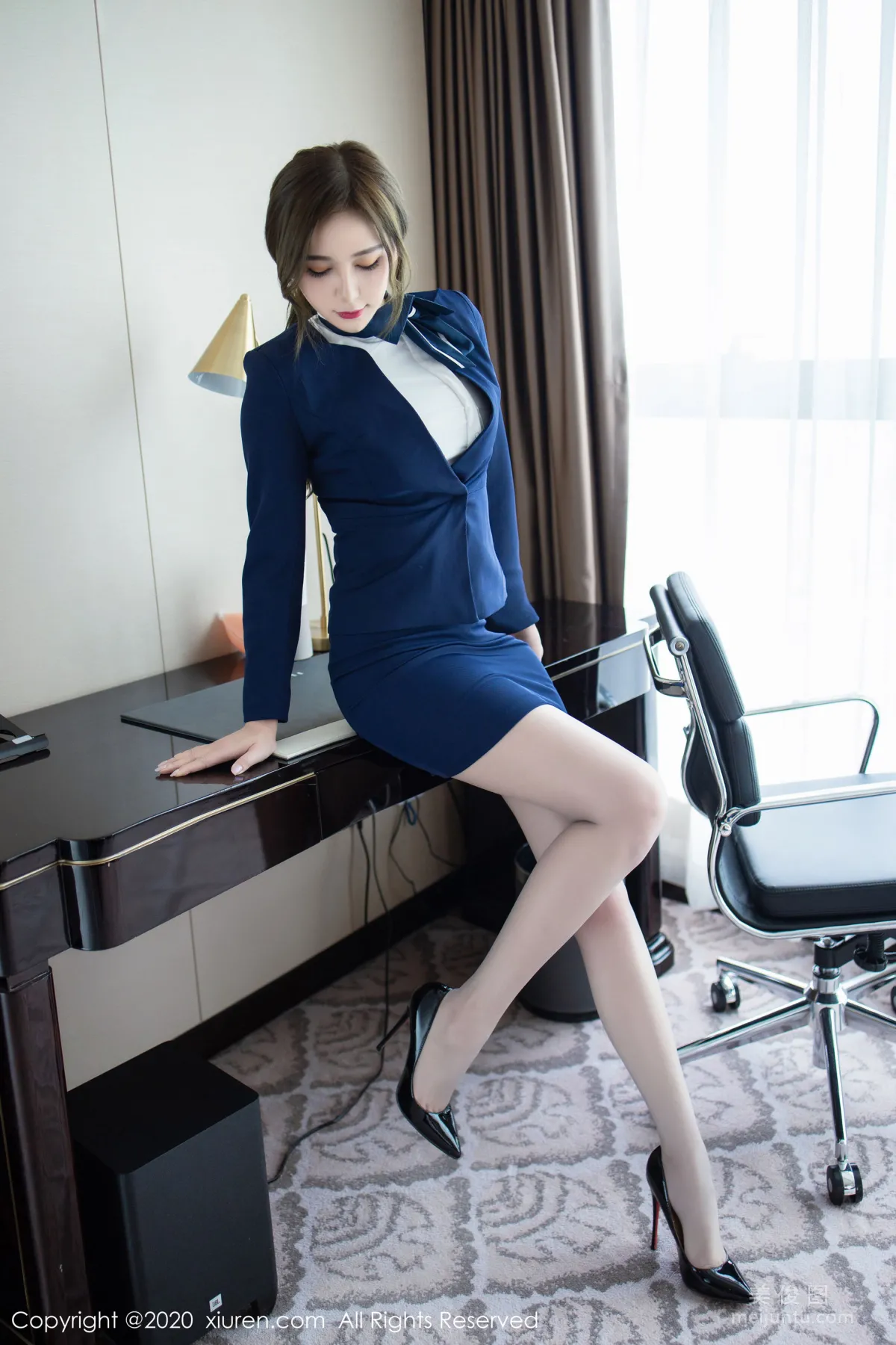 [秀人XiuRen] No.2221 Lavinia肉肉 《性感经典职场制服》 写真集16