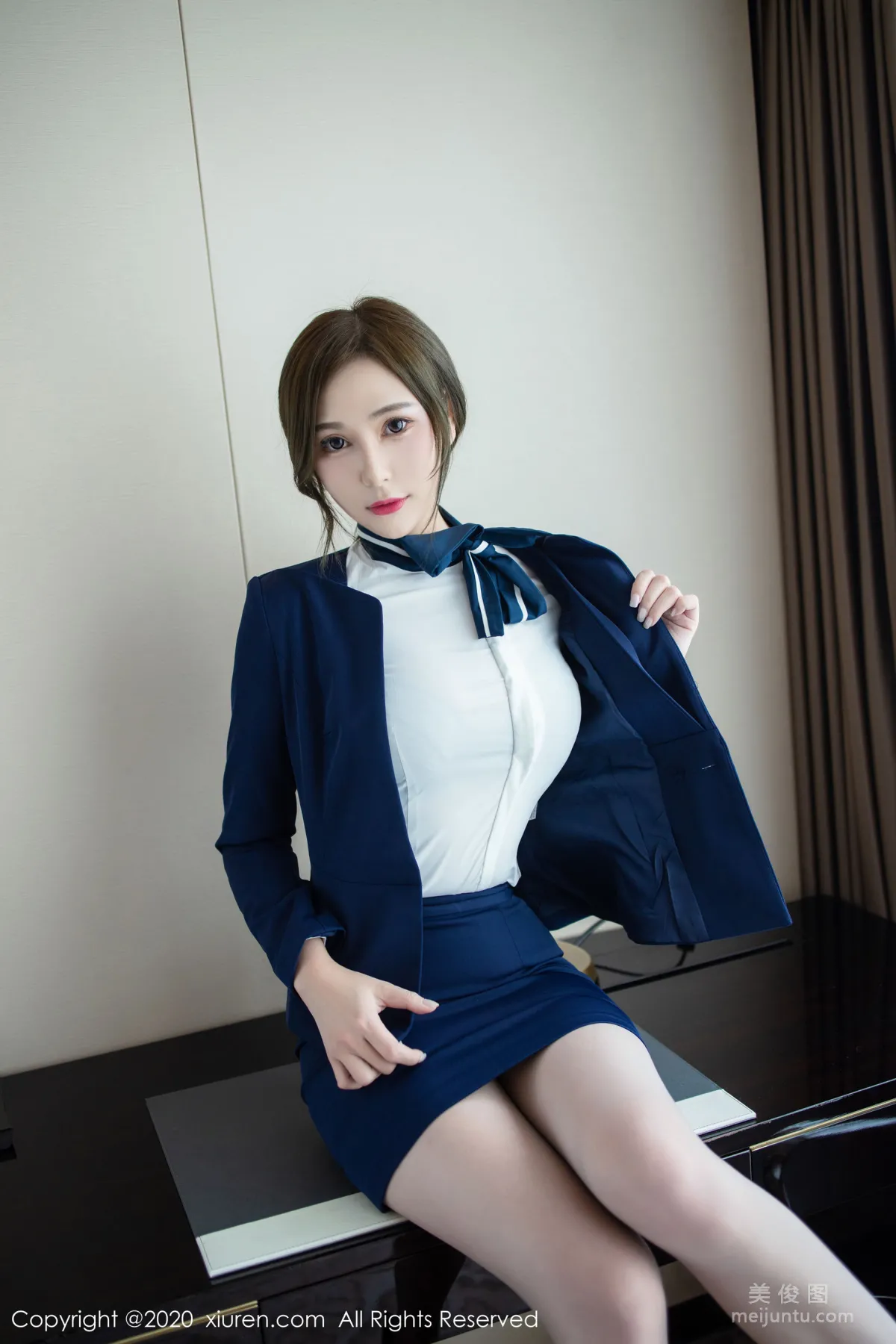 [秀人XiuRen] No.2221 Lavinia肉肉 《性感经典职场制服》 写真集20