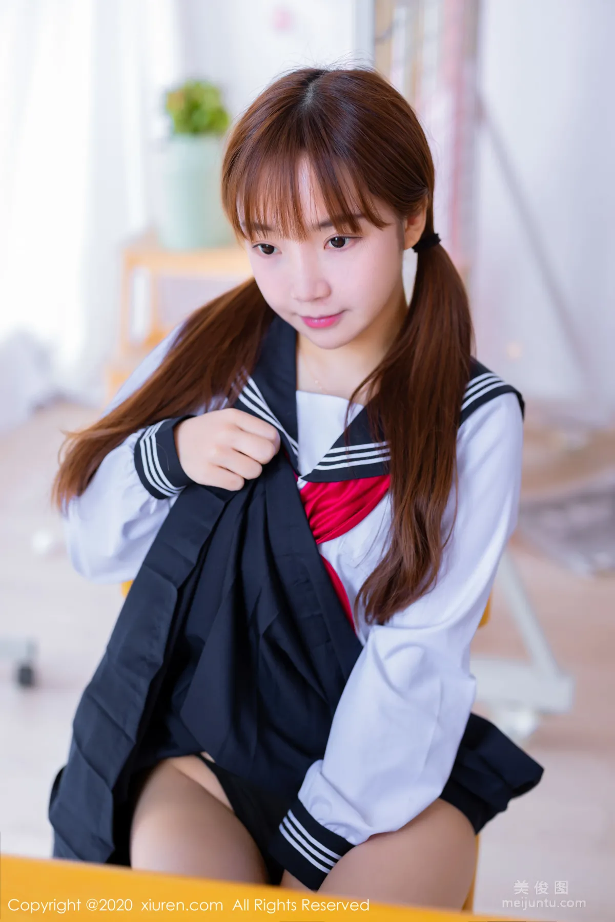 [秀人XiuRen] No.2196 团团子_una 《童颜巨乳JK制服》 写真集2