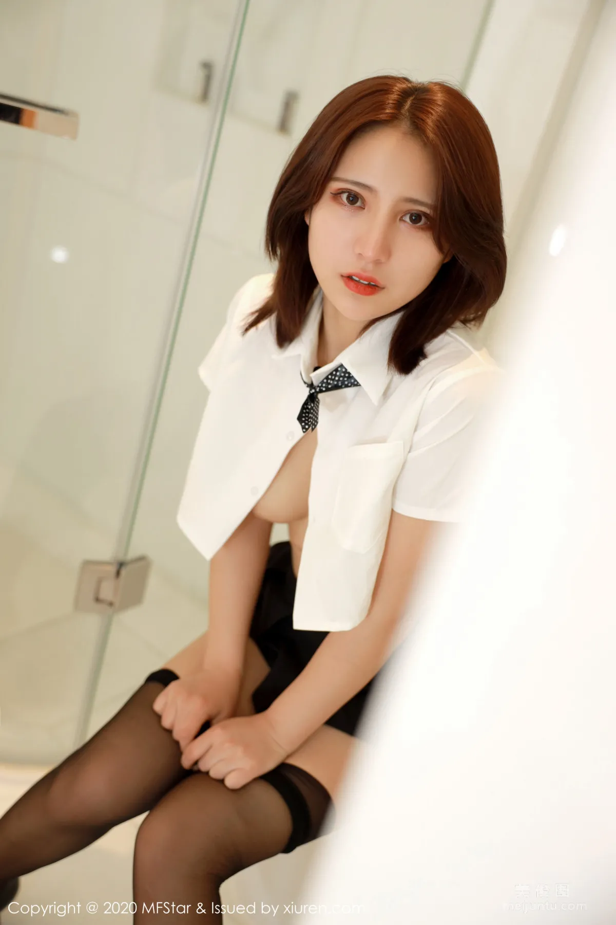 [模范学院MFStar] Vol.330 久久Aimee 《短衬衫短裙与黑丝》 写真集30