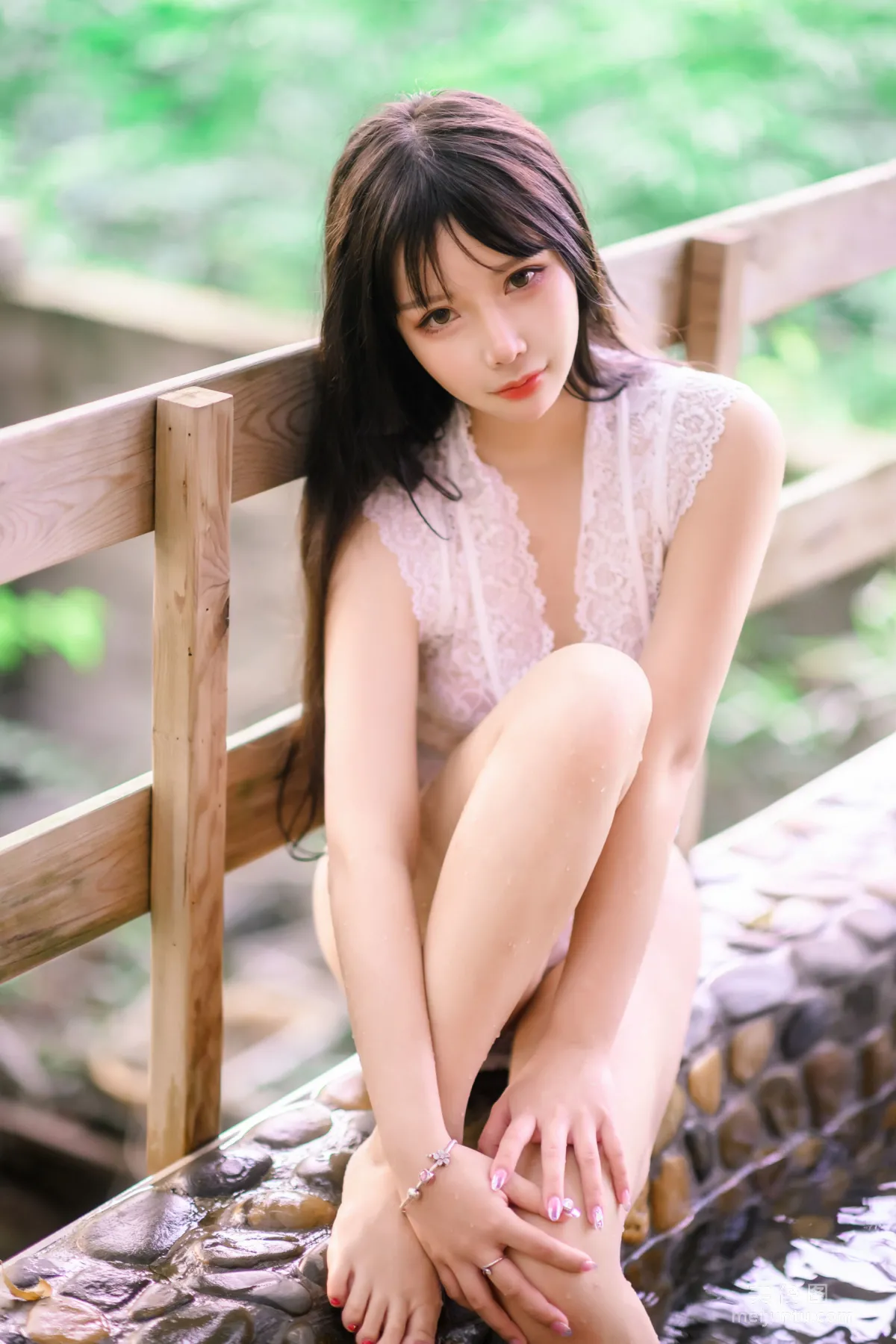 二次元妹子抱走莫子aa 《室外性感》 写真集55